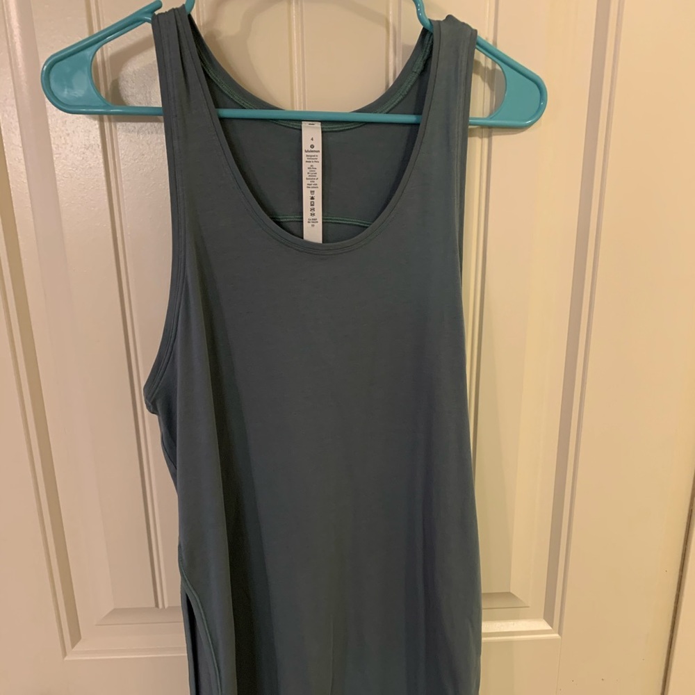Lululemon side story tank size 4 NWT